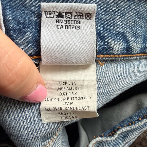 Calvin Klein Low Rider Button Fly Jean - Picture 6 of 6